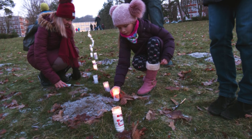 Gahurův prospekt ozářilo téměř 800 svíček