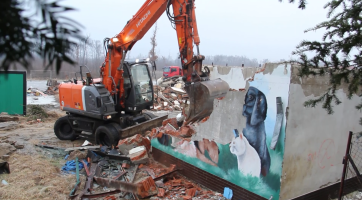 Výstavba nového psího útulku odstartovala demolicí