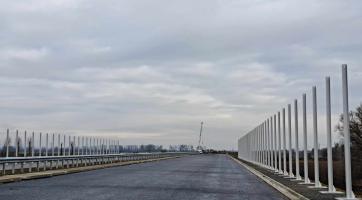 Dálnici D55 mezi Starým Městem a Moravským Pískem budou chránit obrovské ptačí sítě