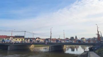 Most přes řeku Moravu v Uherském Hradišti se bude několik měsíců opravovat. Kdy to bude a co čeká řidiče?