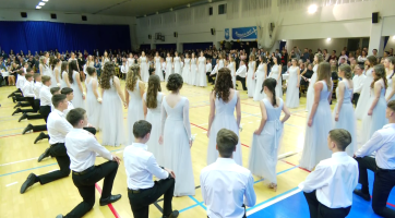 Rodičovský ples byl rozloučením s deváťáky