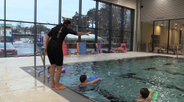 V Aqua v parku se děti zdokonalují v plavání