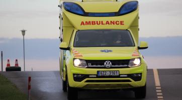 Padesátiletý cyklista utrpěl po srážce s automobilem těžká zranění