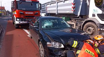 Provoz na hlavním tahu do centra Zlína dopoledne zkomplikovaly dvě nehody