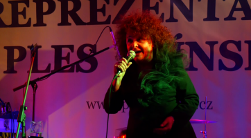 Na Reprezentačním plese Zlínska zazpívala Jitka Zelenková 