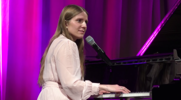 Markéta Irglová pokřtila nové koncertní křídlo