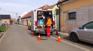 V ulici Školní a Na Lání dojde k bezvýkopové opravě kanalizace