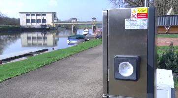 Majitelům elektrokol slouží u Moravy nabíjecí stanice