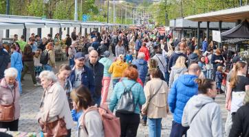 Tržiště Pod Kaštany ožilo. Zahájení sezony si nenechalo ujít přes dva tisíce lidí