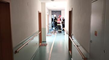 V zakouřeném bytě ve Vsetíně byla nalezena mrtvola. Příčinu smrti objasní pitva