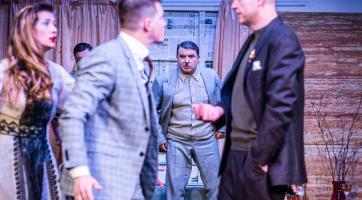 Igor Stránský ve Slováckém divadle naservíruje Hostinu dravců