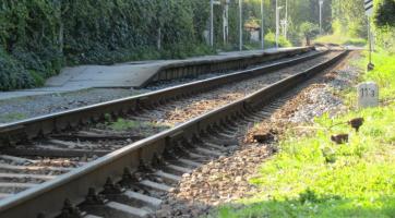 Vlak srazil v Napajedlích čtyřiaosmdesátiletou ženu. Zraněním na místě podlehla