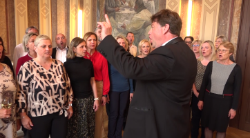 Starosta přijal členy sboru Svatopluk, ti jej pozvali na výroční koncert