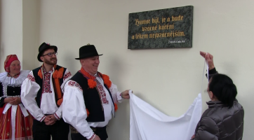 V Uherském Ostrohu odhalili pamětní desku a chystají sochu Zdeňka Galušky