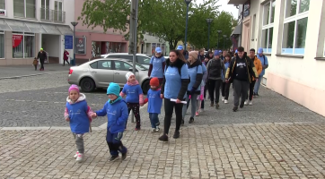 Modrý pochod v Kyjově upozornil na děti s autismem