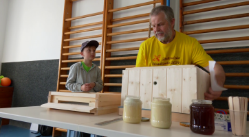 Soutěž Zlatá včela dolétla za dětmi a Včelaři farnosti Hradčovice