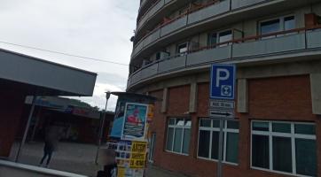 Drama při požáru ve Zlíně: v péči záchranářů skončilo šest policistů