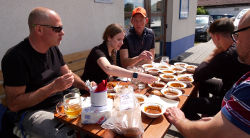 Na 9. ročníku Gulášfestu ve Slováckém dvoře uvařili a snědli tři a půl tisíce porcí