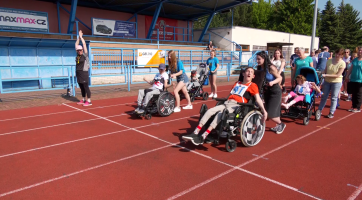 Na Lapači soutěžili v atletice chlapci a děvčata ze ZŠ a PrŠ Čtverka