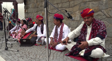 Zahraniční folklorní soubory z MFF Strážnice vystupovaly v atriu muzea