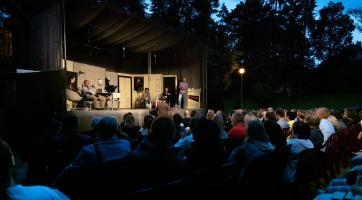 Už dnes večer ve Zlíně startují divadelní představení pod širým nebem