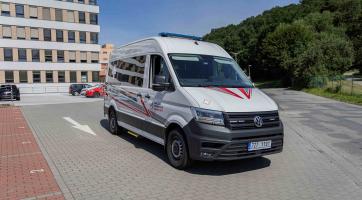 Obézních pacientů přibývá. Baťova nemocnice pořídila pro jejich převoz speciální XXL sanitku