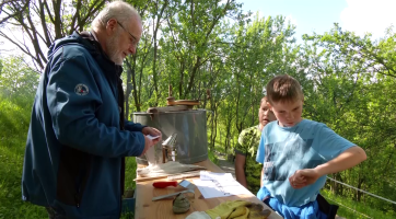 V Sirnatých lázních tančili lidé při dechovce na Včelařském dnu