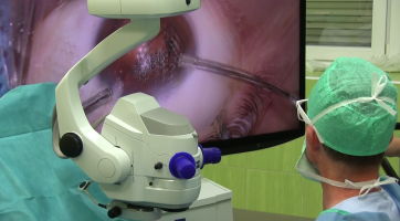 Nový mikrochirurgický přístroj na operace očí pořídila kyjovská nemocnice jako první v ČR