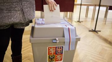 V krajských volbách kandiduje 15 politických uskupení, z toho je pět koalic