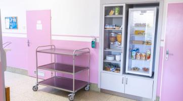 Maminky po porodu se ve Vsetínské nemocnici stravují formou bufetu