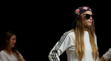 Rozlučkový deváťácký happening roztleskal hlediště Domu kultury