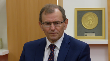 Radnice se po 22 letech slavnostně rozloučila ředitelem ZŠ Bohuslavem Jandáskem