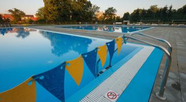 Kroměřížští strážníci museli z koupaliště vykázat trojici neukázněných návštěvníků