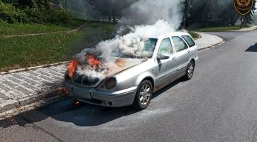 Pondělí očima hasičů: osobák v plamenech a nehoda způsobená srnou