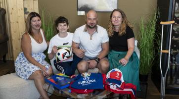 Ze zdánlivě neškodné virózy se stal boj o život. Třináctiletý Marek se po amputacích podívá na finále fotbalového Eura