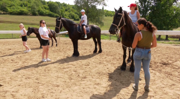 Táborníci hledali na Smraďavce poklad na Stříbrném jezeře 