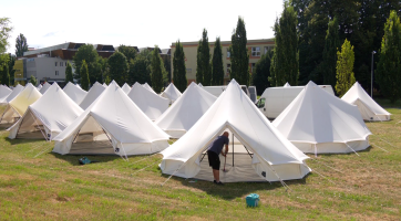 V zákulisí Filmovky pomáhají stovky brigádníků