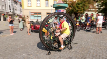 Historická vozidla projížděla Moravským Slováckem