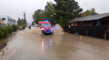 Hasiči v průběhu nedělního dne vyjížděli ke stovkám událostí