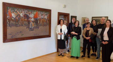 Komentovanou prohlídku v Galerii Joži Uprky doplnilo setkání s Johnem Muchou