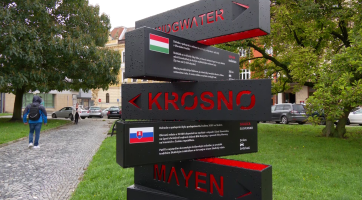 Nový rozcestník v Uherském Hradišti představuje pět partnerských měst