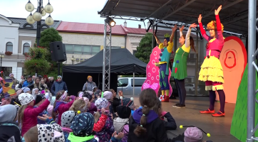 Rožnovští broučci se letos kvůli povodním přesunuli na Masarykovo náměstí