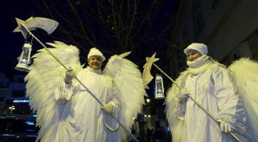 Rozsvícení vánočního stromku doprovodili andělé