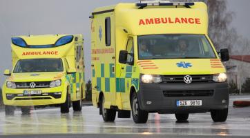 Řidiči sanitek trénovali na autodromu jízdu v náročném terénu