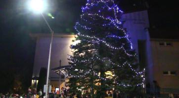 Rozsvícení vánočního stromu v Prušánkách provázel trh a bohatý program