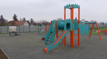 V Ostrožské Nové Vsi finišuje výstavba nových hřišť