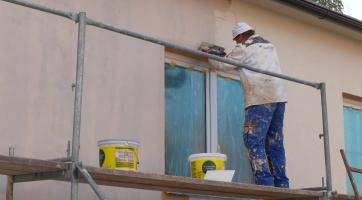 Dům služeb v Ostrožské Nově Vsi má nejen novou fasádu