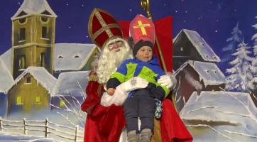 Mikuláš v Hodoníně děti odměnil a přinesl jim i výjimečnou show