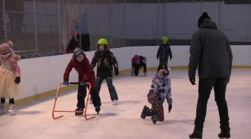 Desátou bruslařskou sezonu v Kyjově otevřel Karneval na ledě