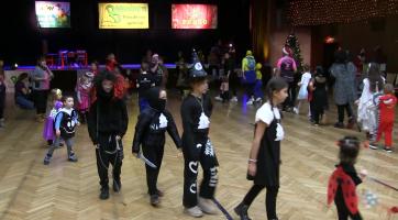 Předvánoční harašení v Hodoníně přineslo maškarní zábavu